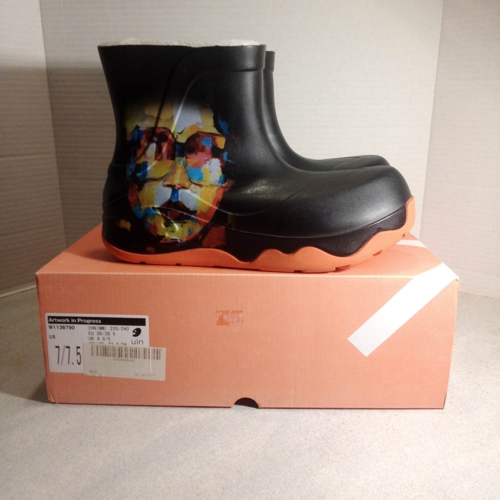 UIN Black and Orange Ankle Boots